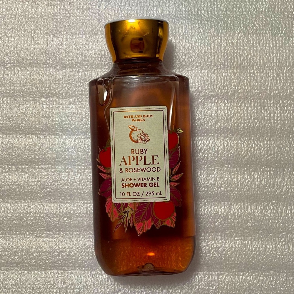 Bath & Body Works Ruby Apple & Rosewood Shower Gel – 10 oz NWT 🍎